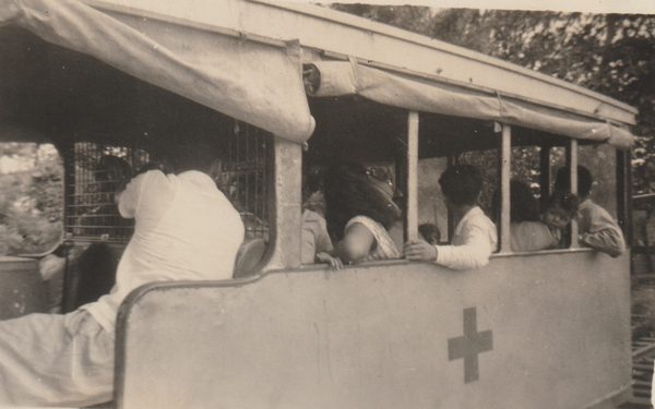 Tren-ambulancia con sus pacientes.